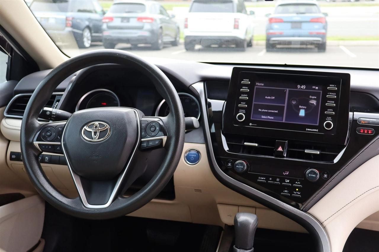 Toyota Camry Hybrid LE 2022