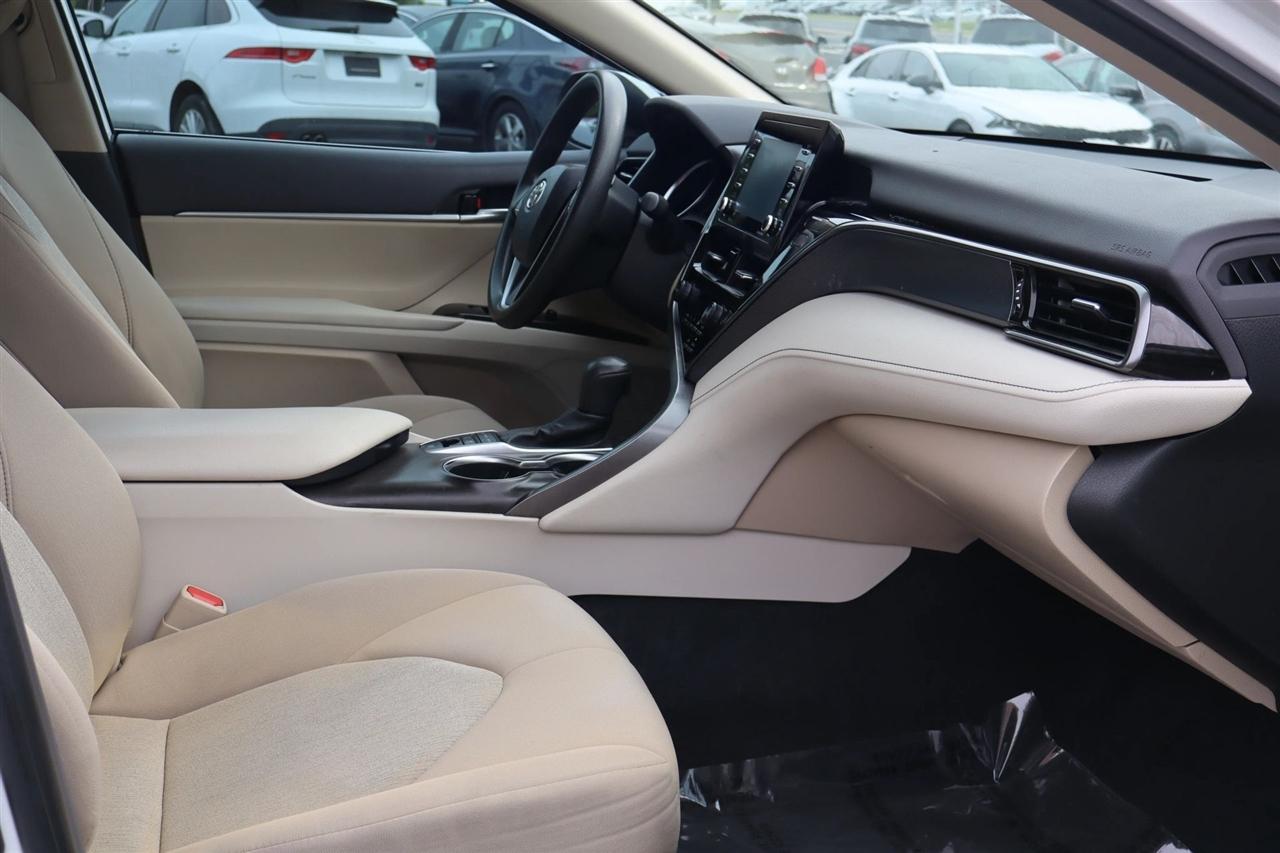 Toyota Camry Hybrid LE 2022