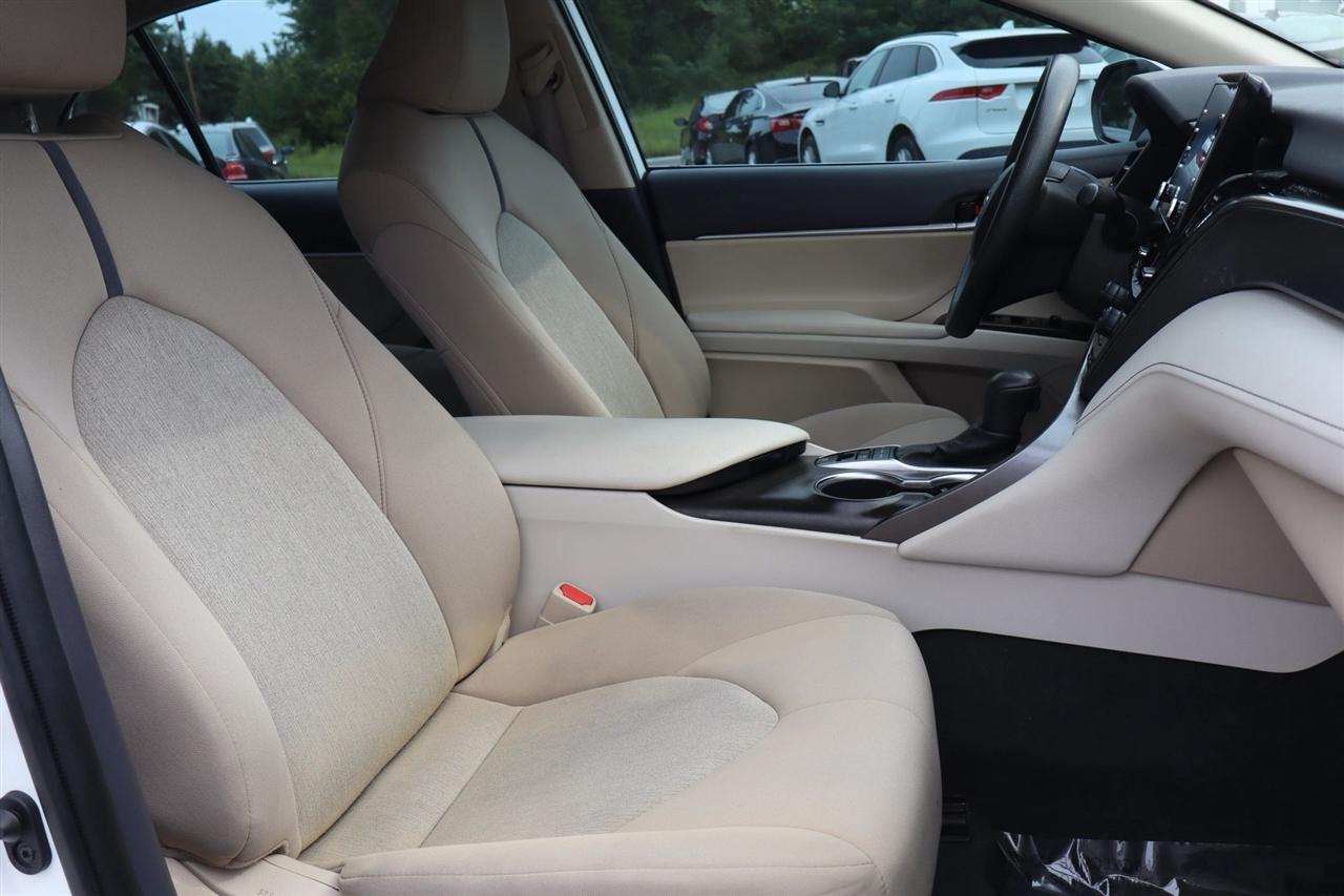 Toyota Camry Hybrid LE 2022
