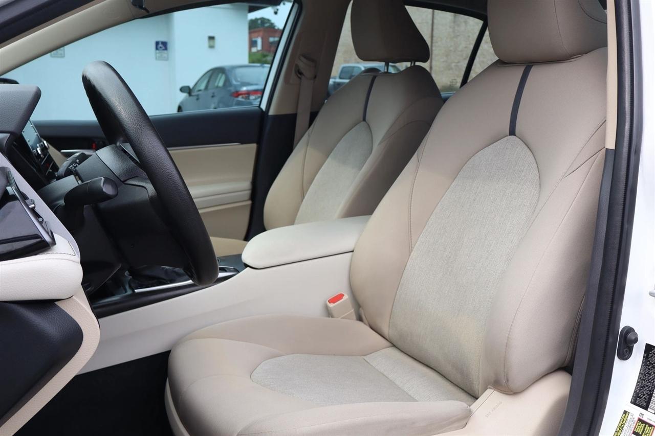 Toyota Camry Hybrid LE 2022