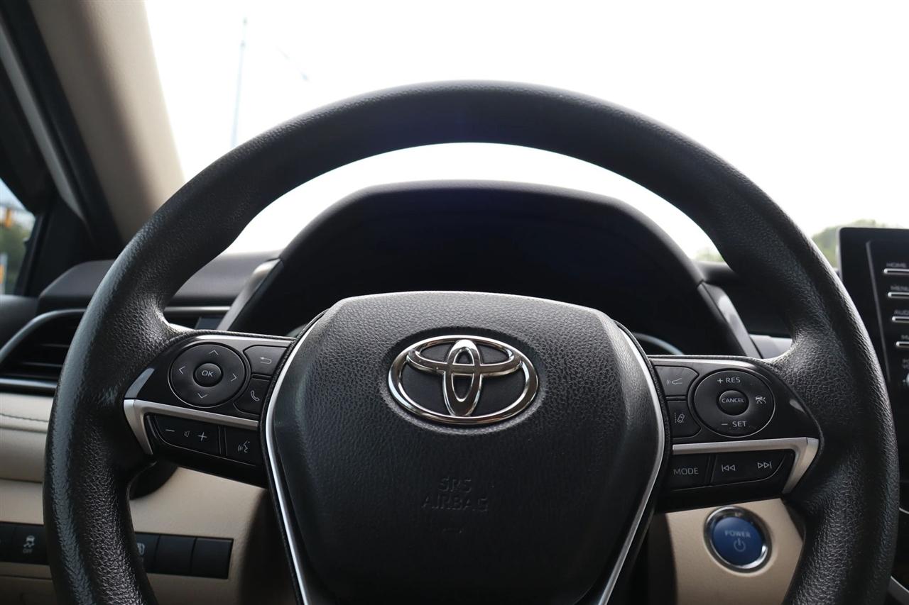 Toyota Camry Hybrid LE 2022