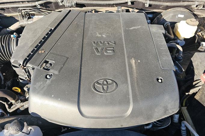 Toyota Tacoma PreRunner Double Cab V6 5AT 2WD 2015
