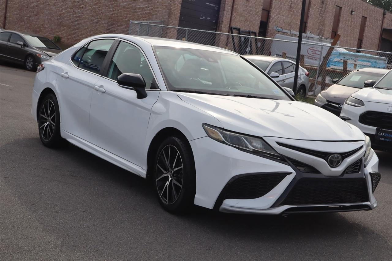 Toyota Camry SE 2022