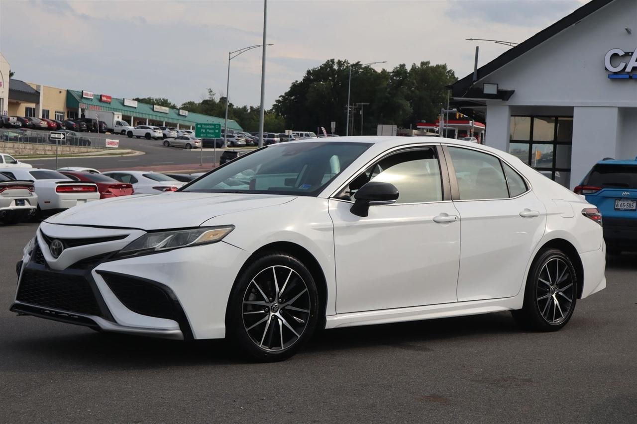 Toyota Camry SE 2022