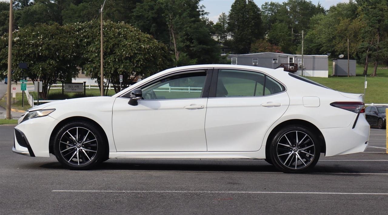 Toyota Camry SE 2022