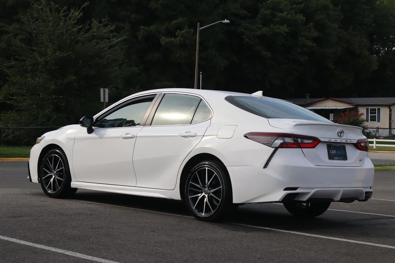 Toyota Camry SE 2022