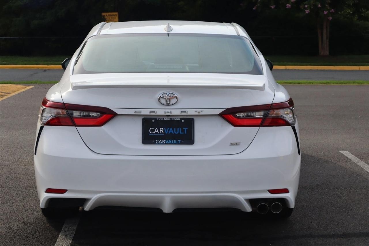 Toyota Camry SE 2022