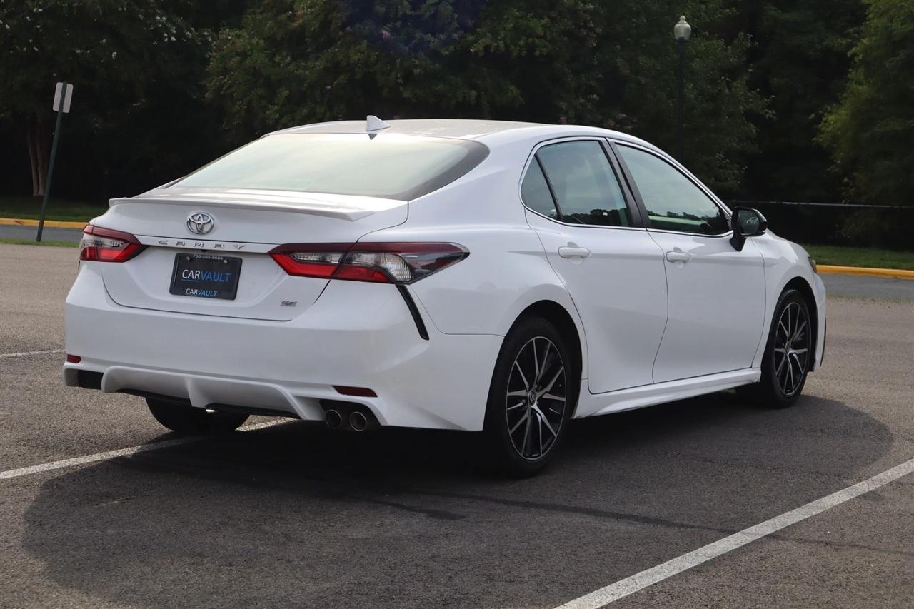 Toyota Camry SE 2022