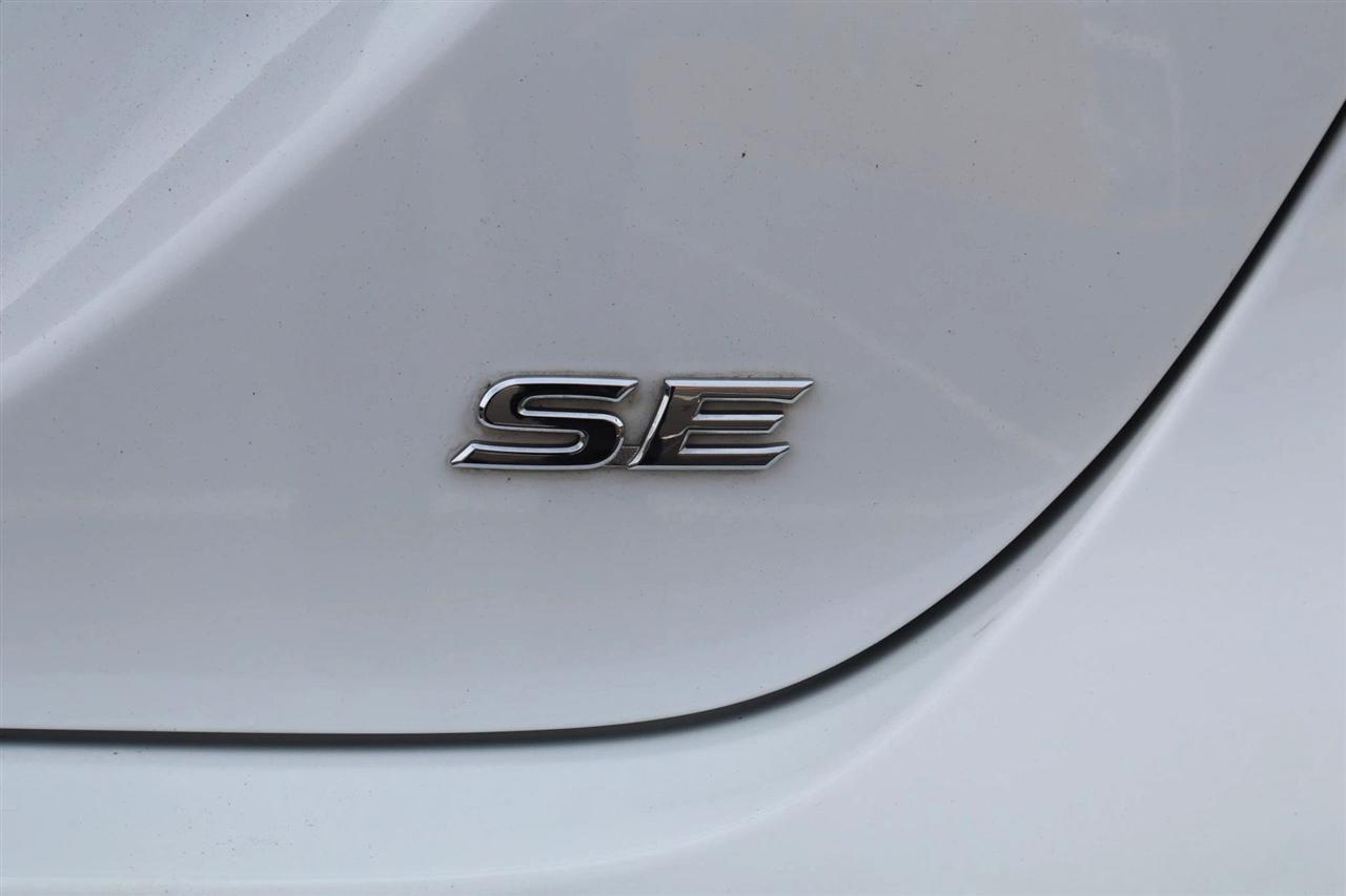 Toyota Camry SE 2022