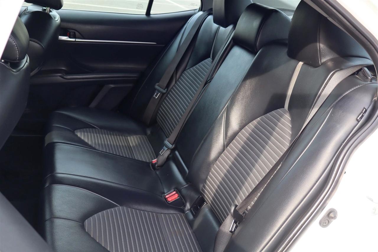 Toyota Camry SE 2022