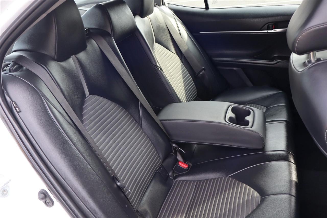 Toyota Camry SE 2022