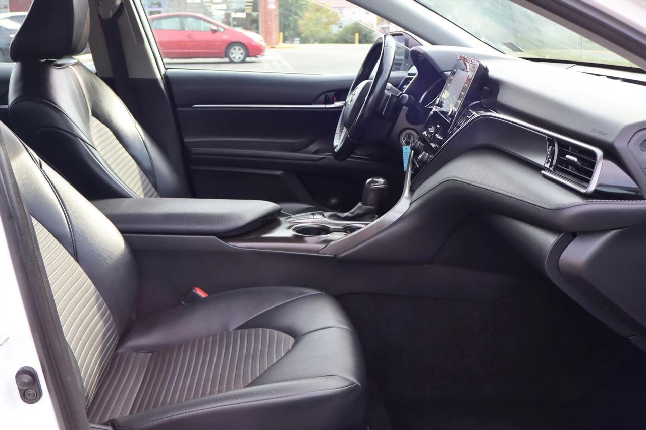 Toyota Camry SE 2022