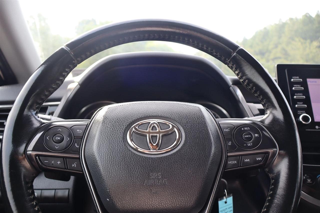 Toyota Camry SE 2022