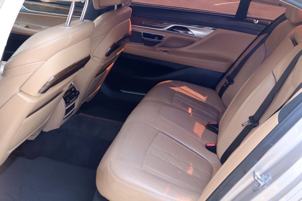 BMW 7-Series 740i 2019