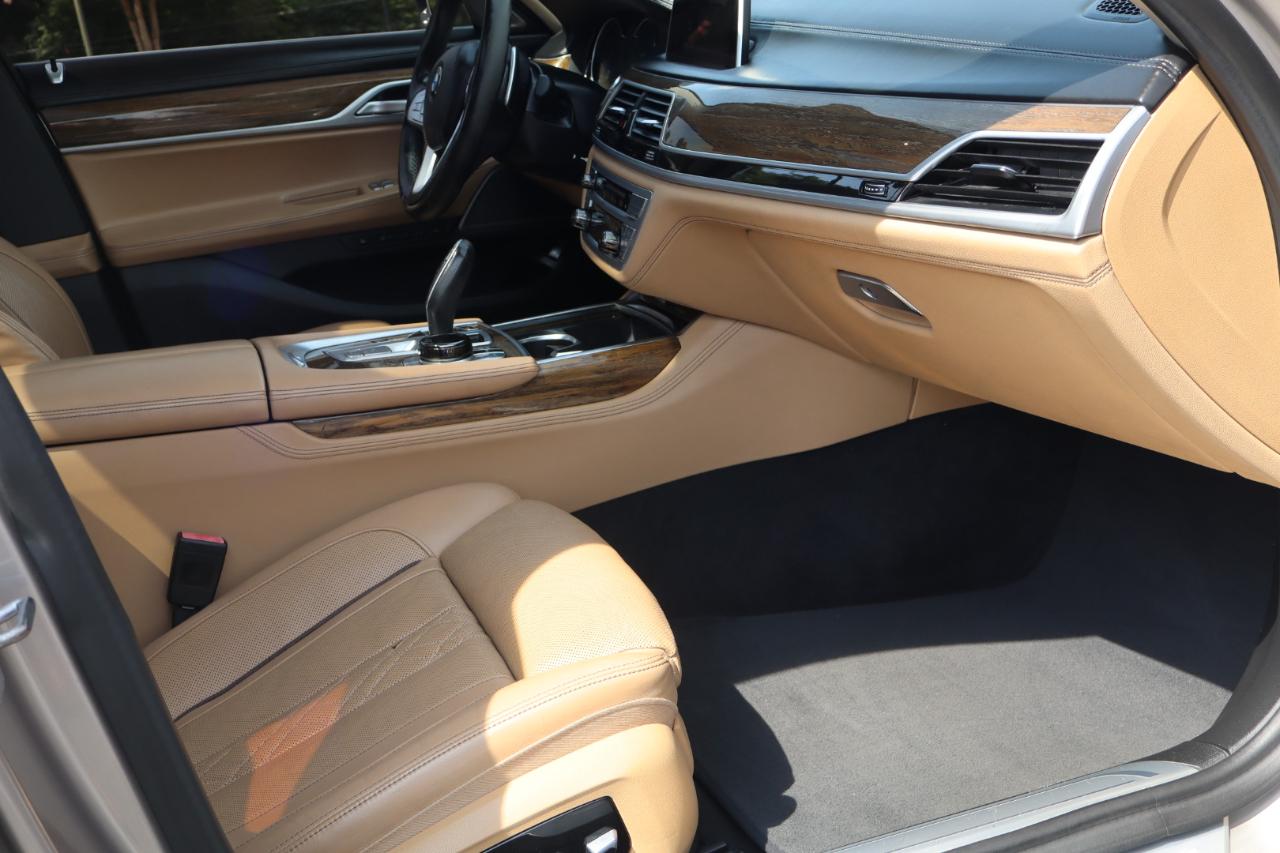 BMW 7-Series 740i 2019