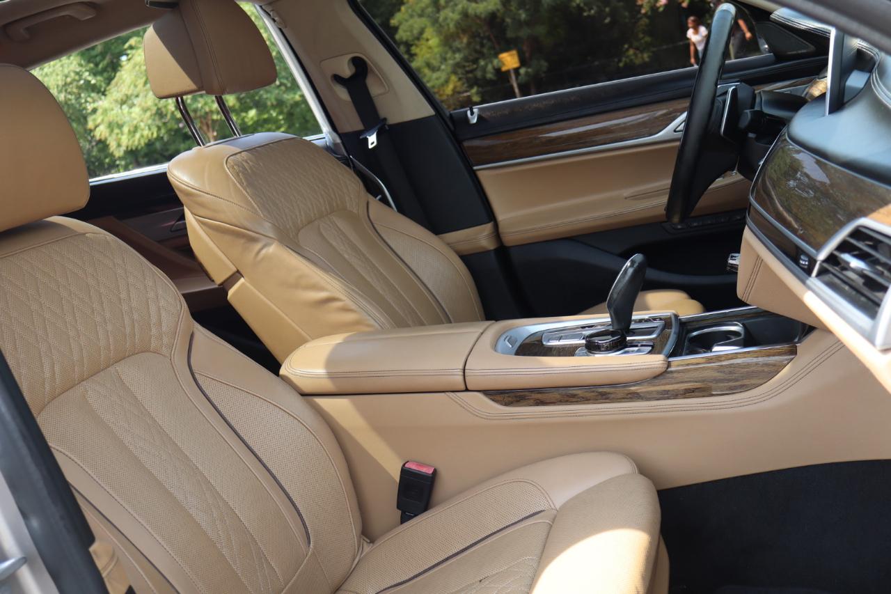 BMW 7-Series 740i 2019