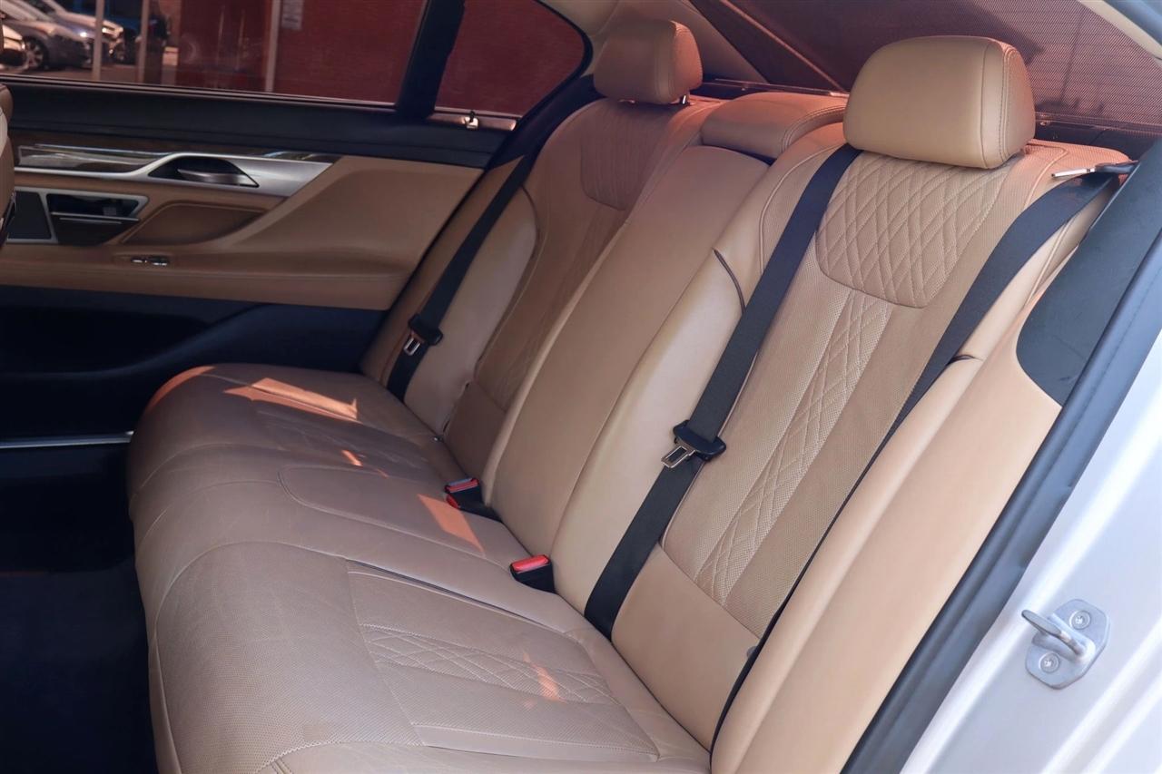 BMW 7-Series 740i 2019