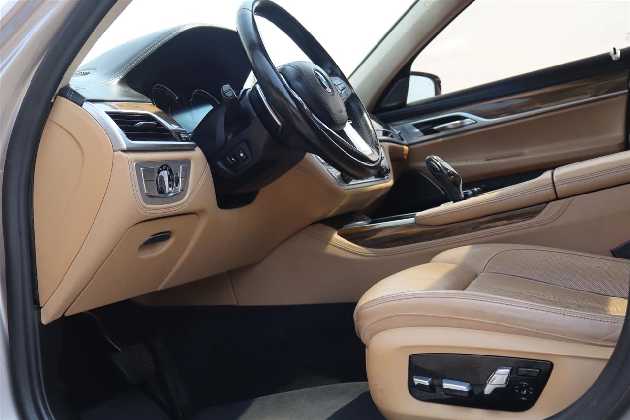BMW 7-Series 740i 2019
