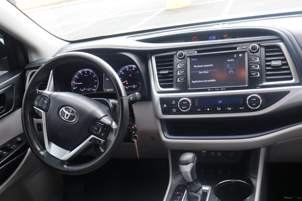 Toyota Highlander LE Plus AWD V6 2017