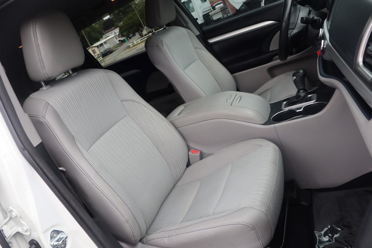 Toyota Highlander LE Plus AWD V6 2017