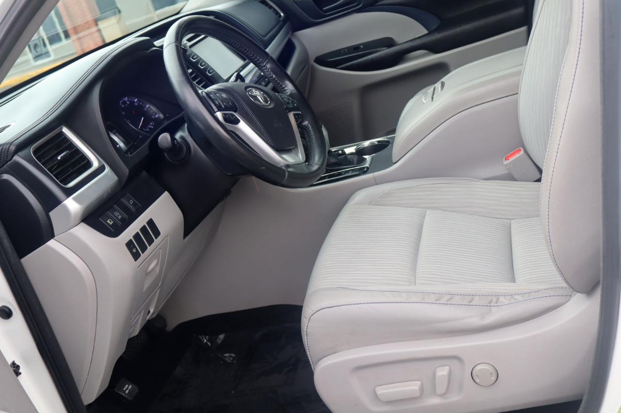 Toyota Highlander LE Plus AWD V6 2017