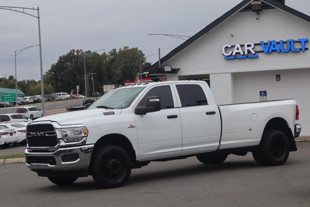 RAM 3500 Tradesman 4x4 Crew Cab 8' Box 2024
