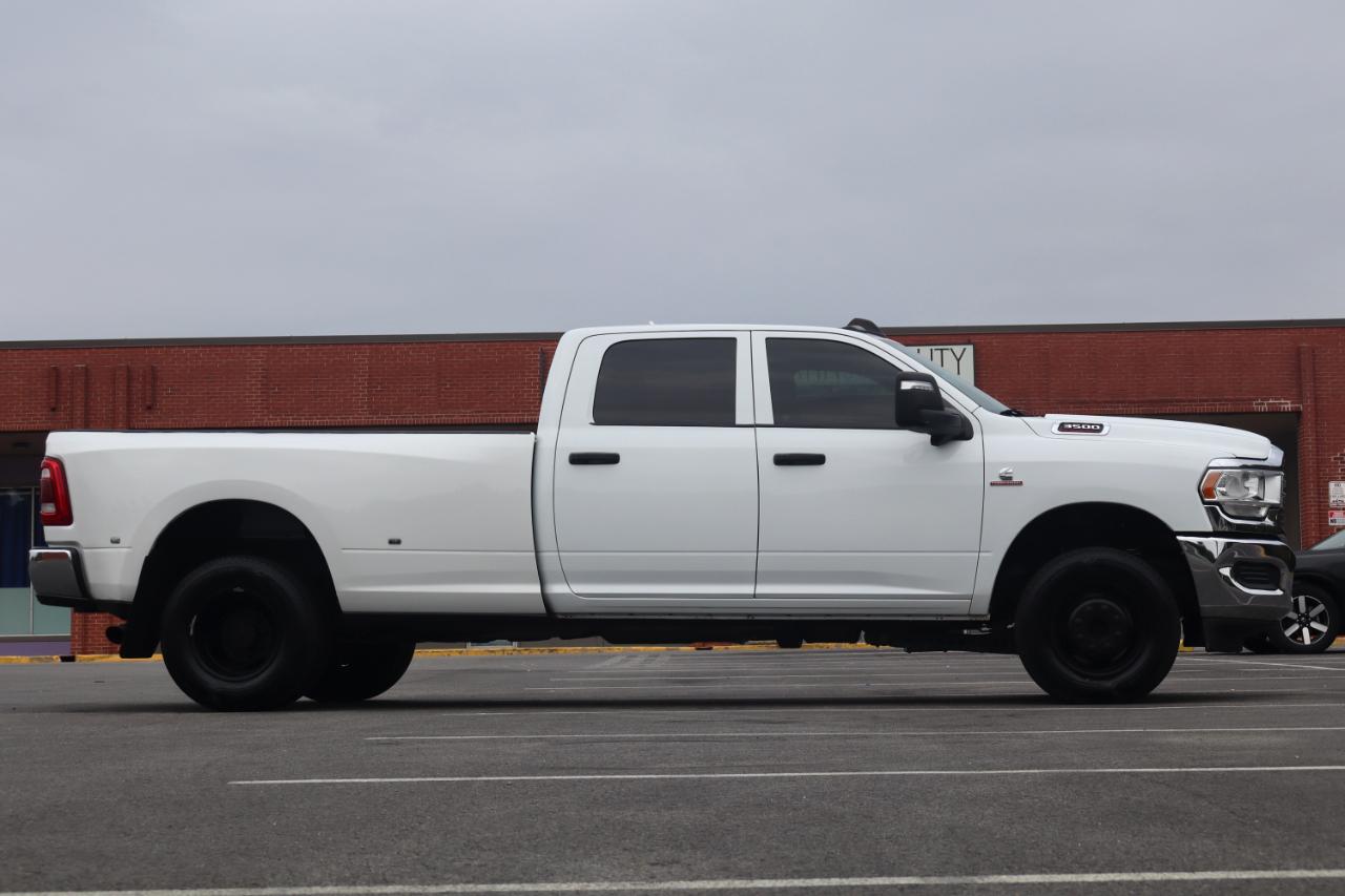 RAM 3500 Tradesman 4x4 Crew Cab 8' Box 2024