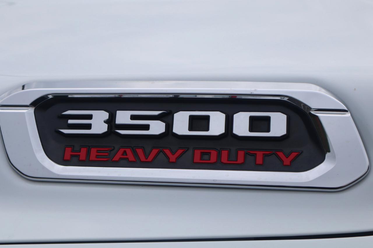 RAM 3500 Tradesman 4x4 Crew Cab 8' Box 2024