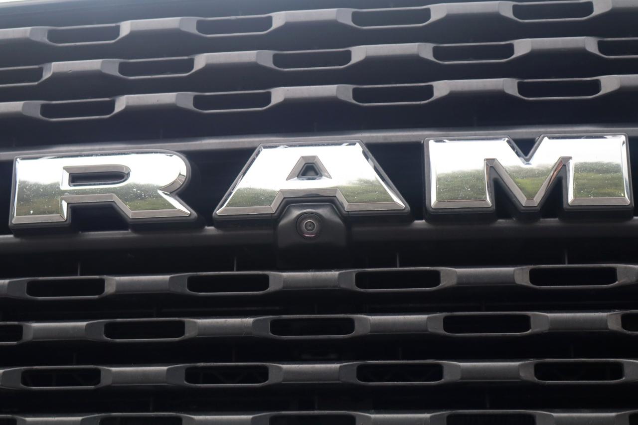 RAM 3500 Tradesman 4x4 Crew Cab 8' Box 2024