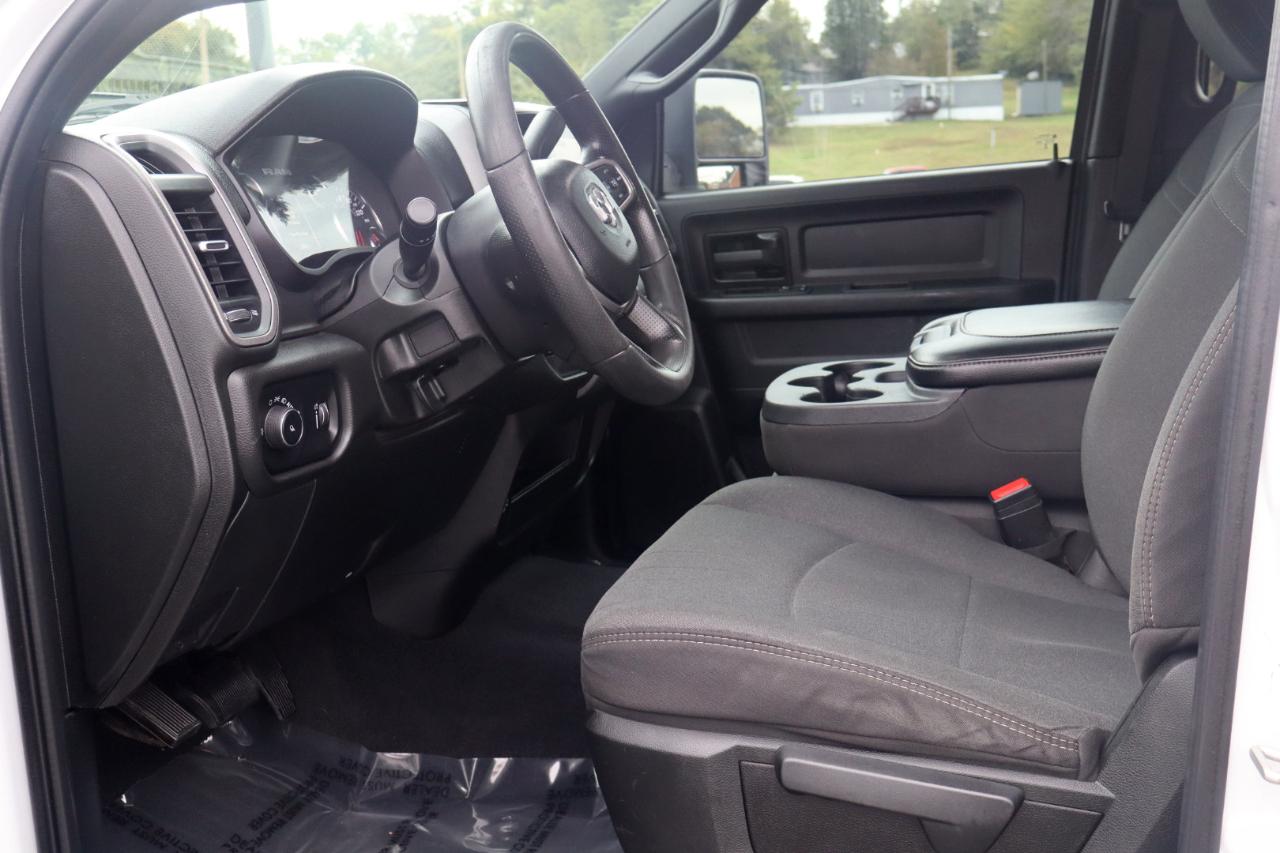 RAM 3500 Tradesman 4x4 Crew Cab 8' Box 2024