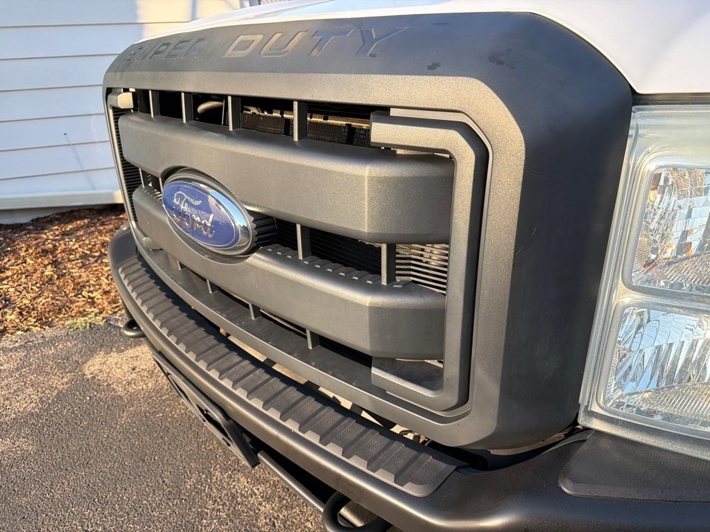 Ford Super Duty F-250 SRW 2WD Reg Cab 137" XLT 2016