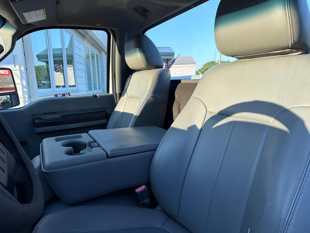 Ford Super Duty F-250 SRW 2WD Reg Cab 137" XLT 2016