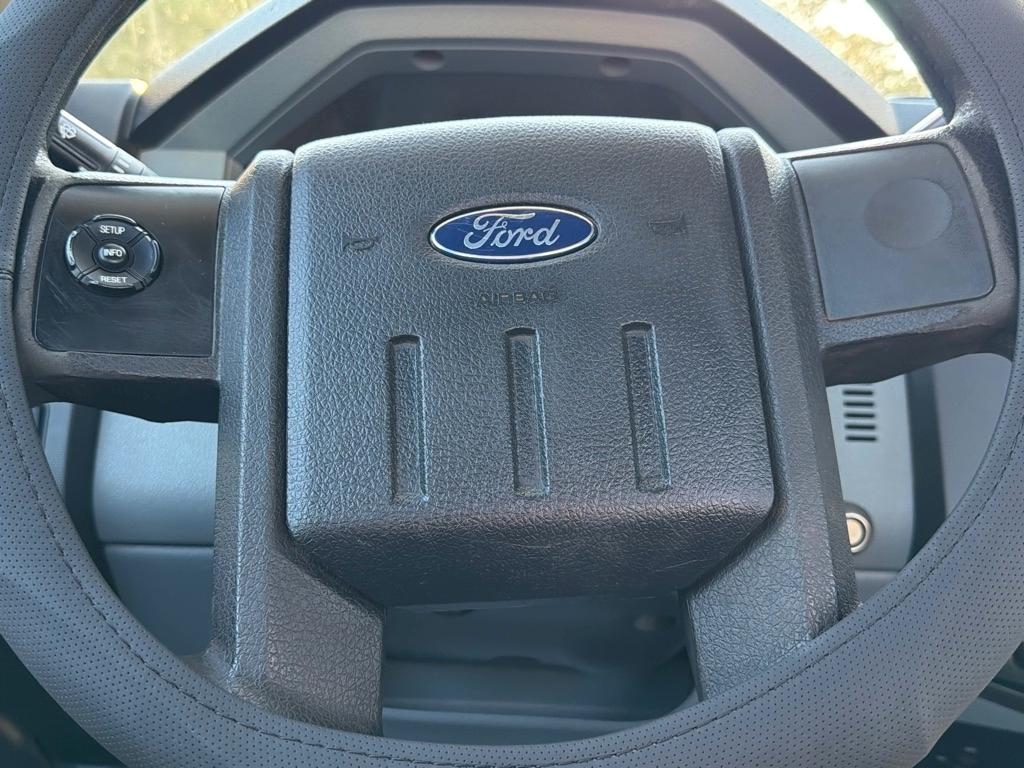 Ford Super Duty F-250 SRW 2WD Reg Cab 137" XLT 2016