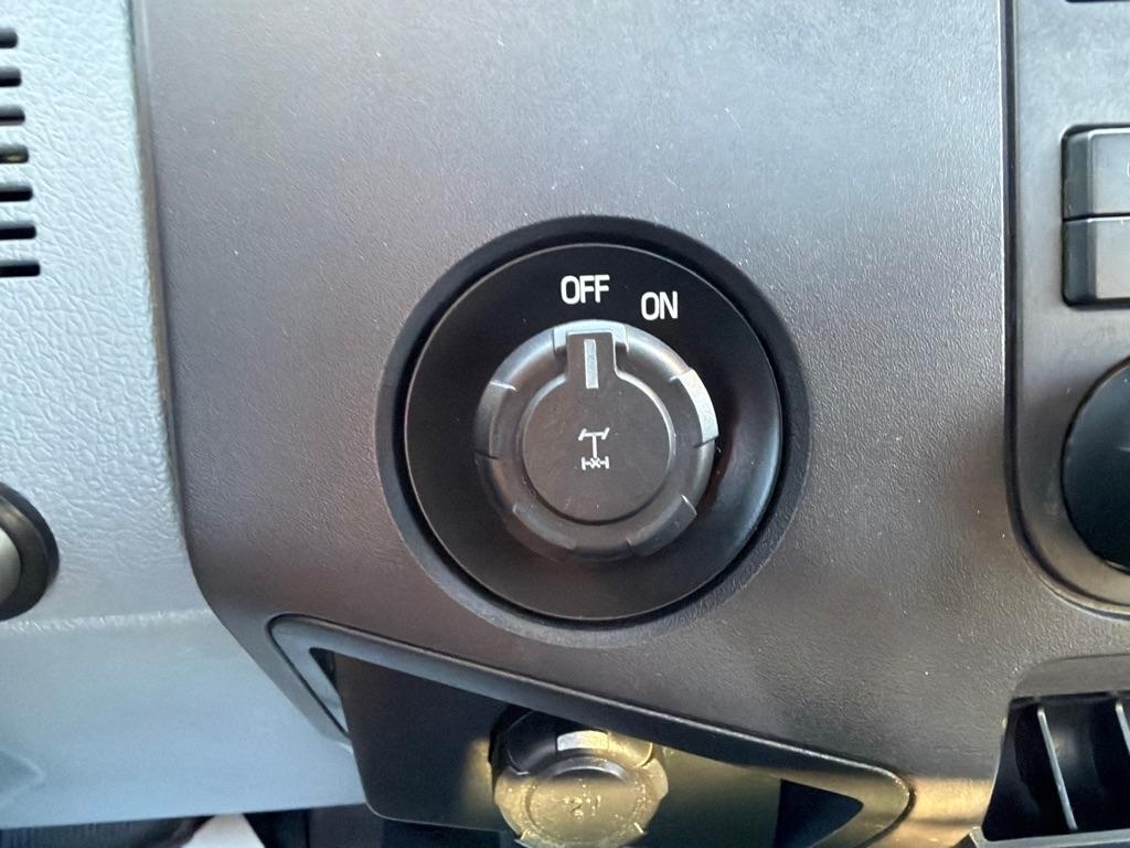 Ford Super Duty F-250 SRW 2WD Reg Cab 137" XLT 2016