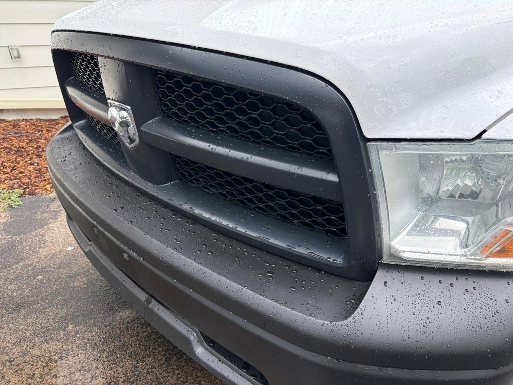 RAM 1500 4WD Quad Cab 140.5" Tradesman 2012
