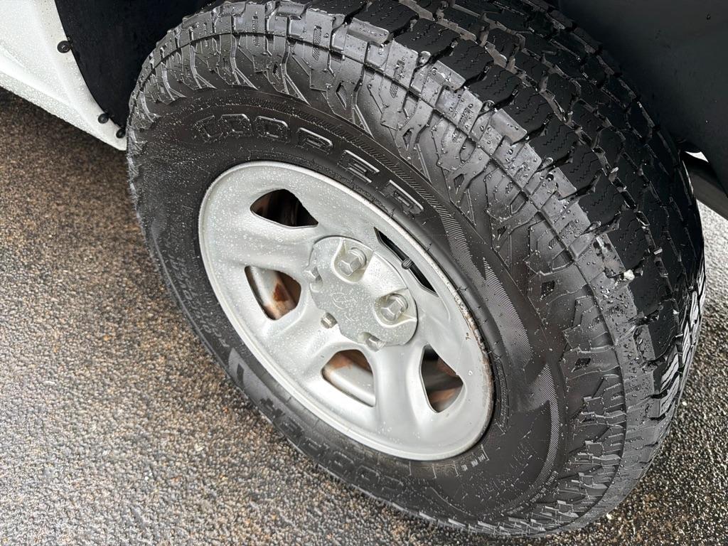 RAM 1500 4WD Quad Cab 140.5" Tradesman 2012