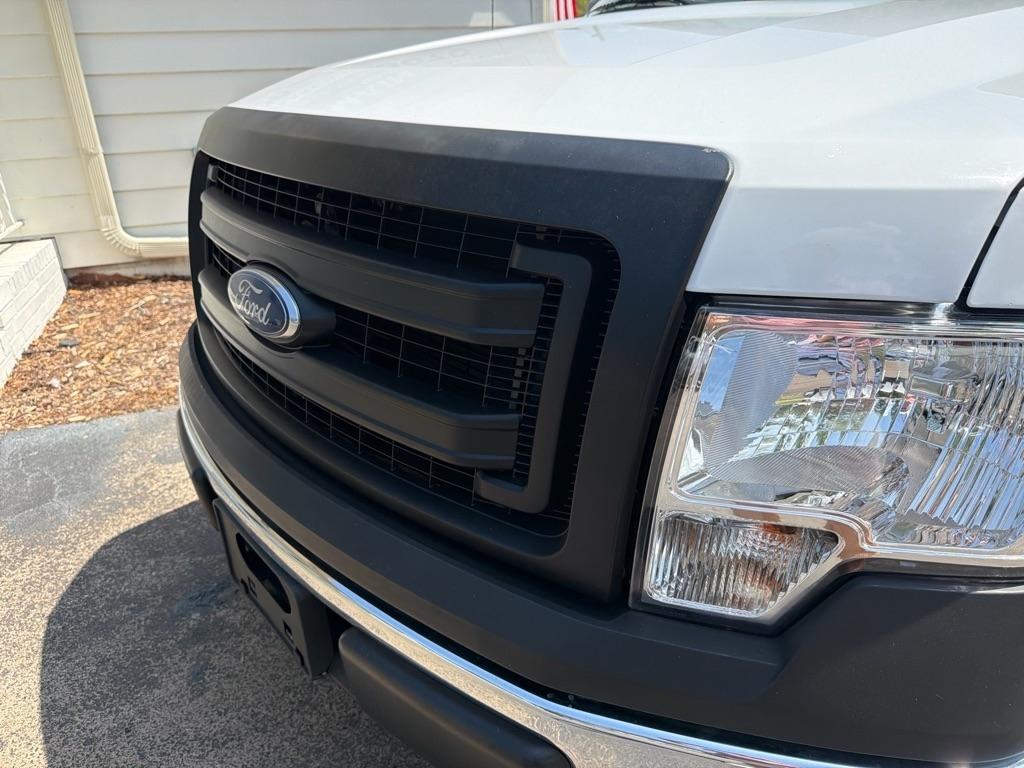 Ford F-150 2WD Reg Cab 126" STX 2014