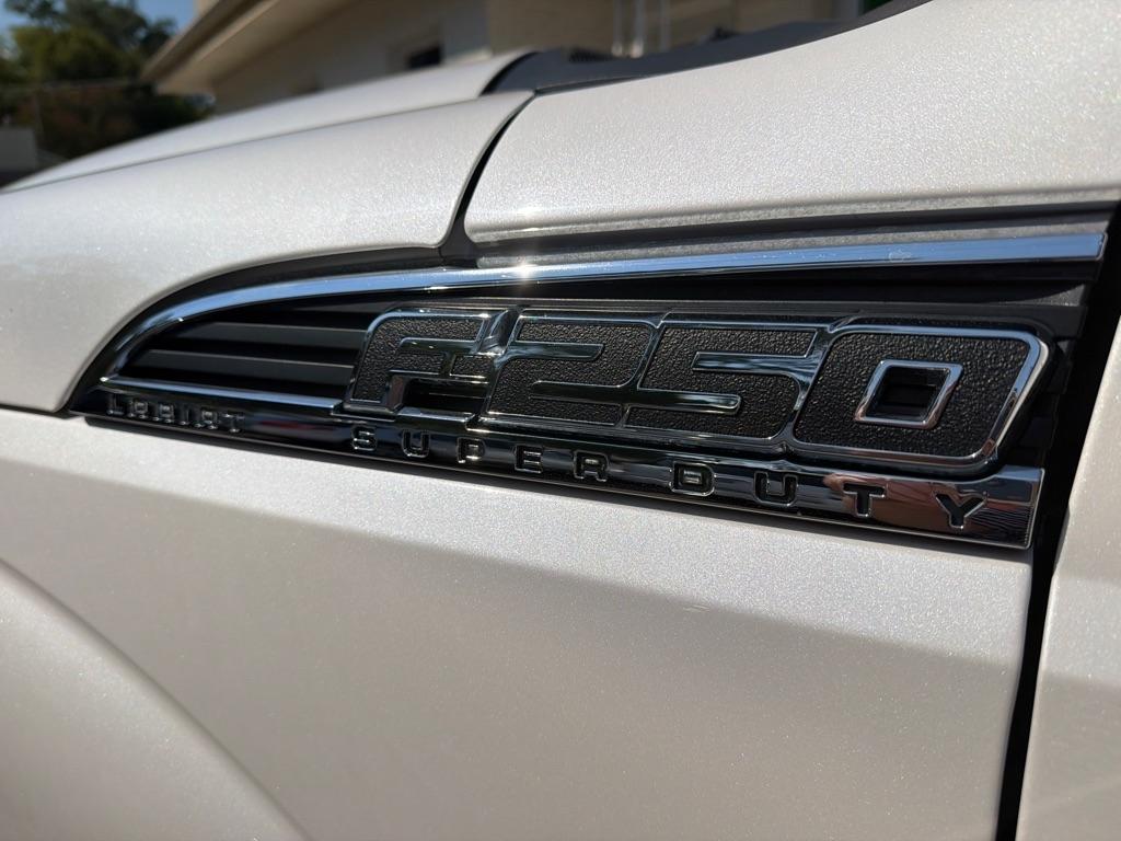 Ford Super Duty F-250 SRW 4WD Crew Cab 156" Lariat 2013