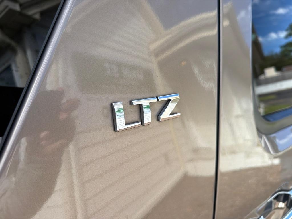 Chevrolet Suburban 4WD 4dr 1500 LTZ 2007