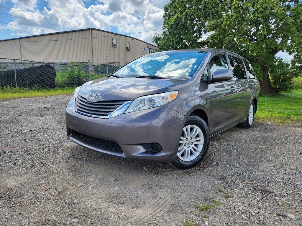 2012 Toyota Sienna XLE FWD 8-Passenger V6