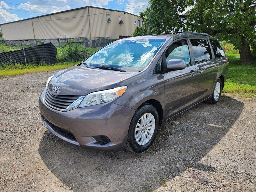 Toyota Sienna XLE FWD 8-Passenger V6 2012