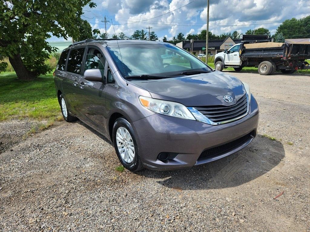 Toyota Sienna XLE FWD 8-Passenger V6 2012