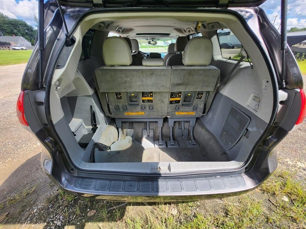 Toyota Sienna XLE FWD 8-Passenger V6 2012