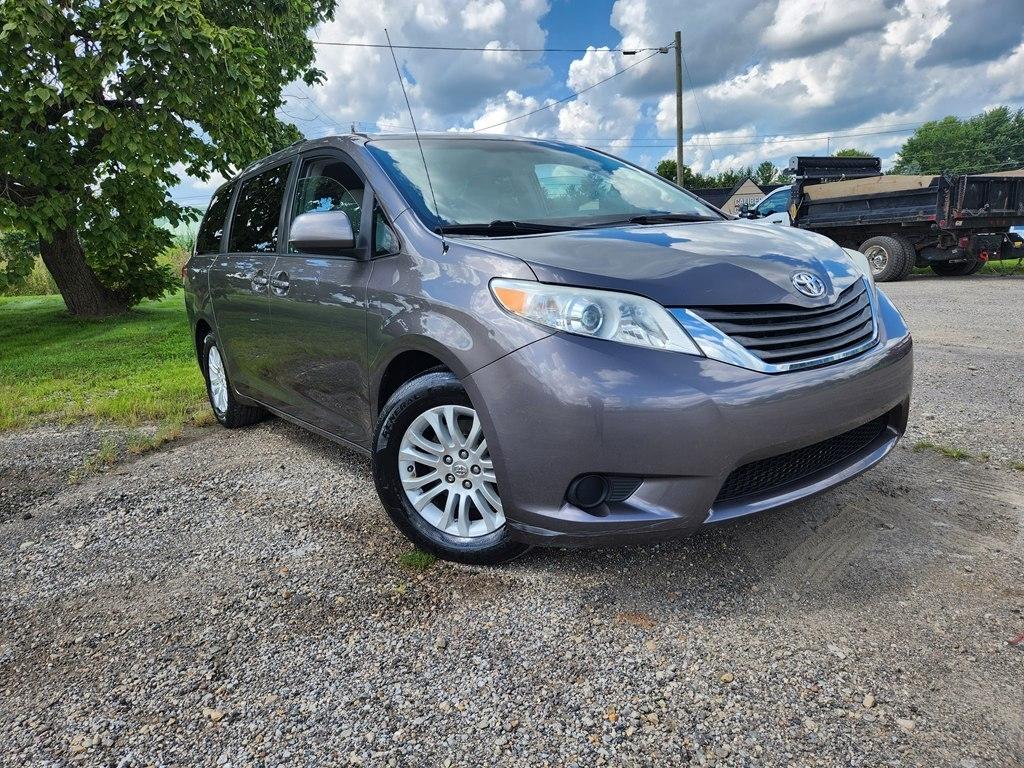 Toyota Sienna XLE FWD 8-Passenger V6 2012