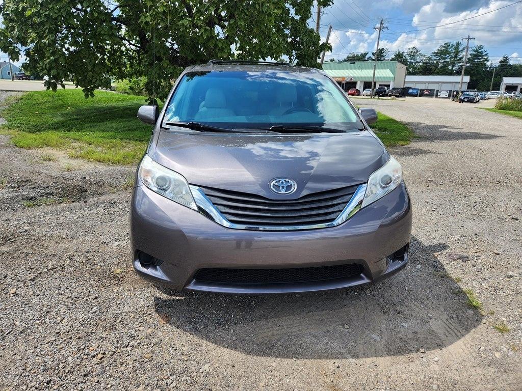 Toyota Sienna XLE FWD 8-Passenger V6 2012