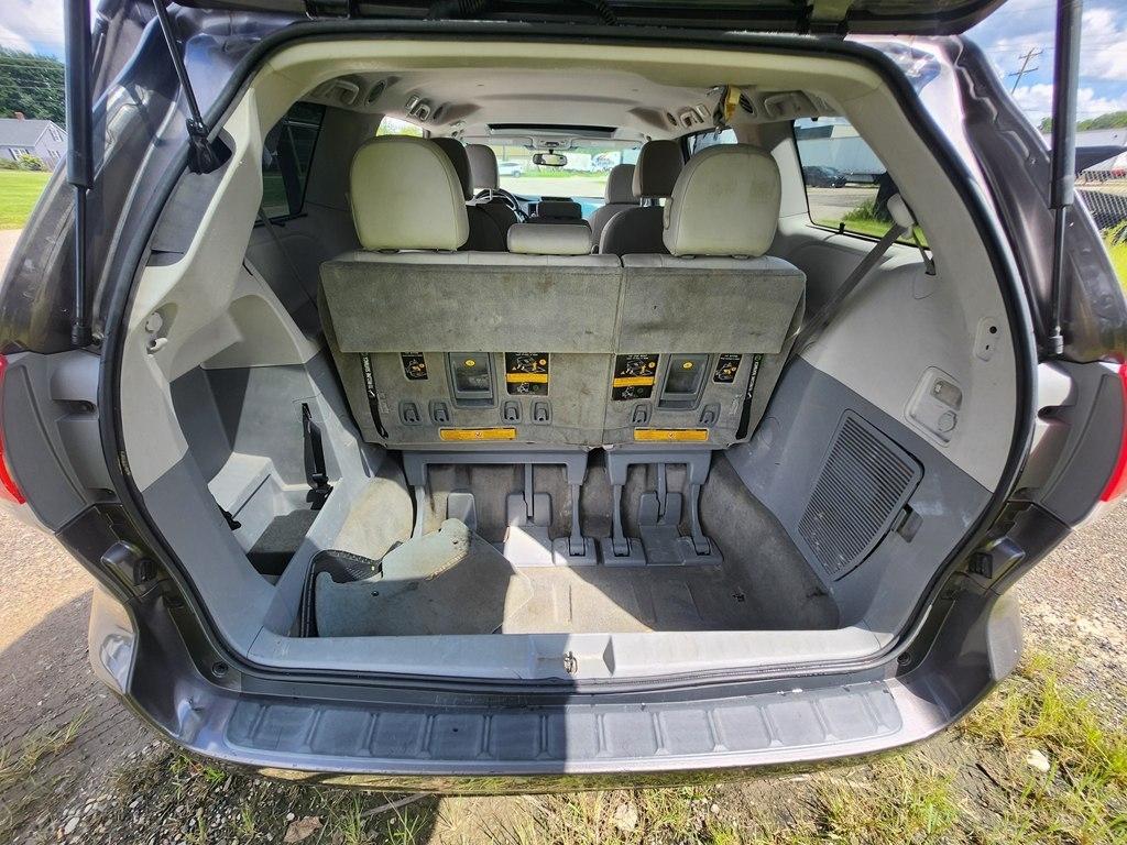 Toyota Sienna XLE FWD 8-Passenger V6 2012