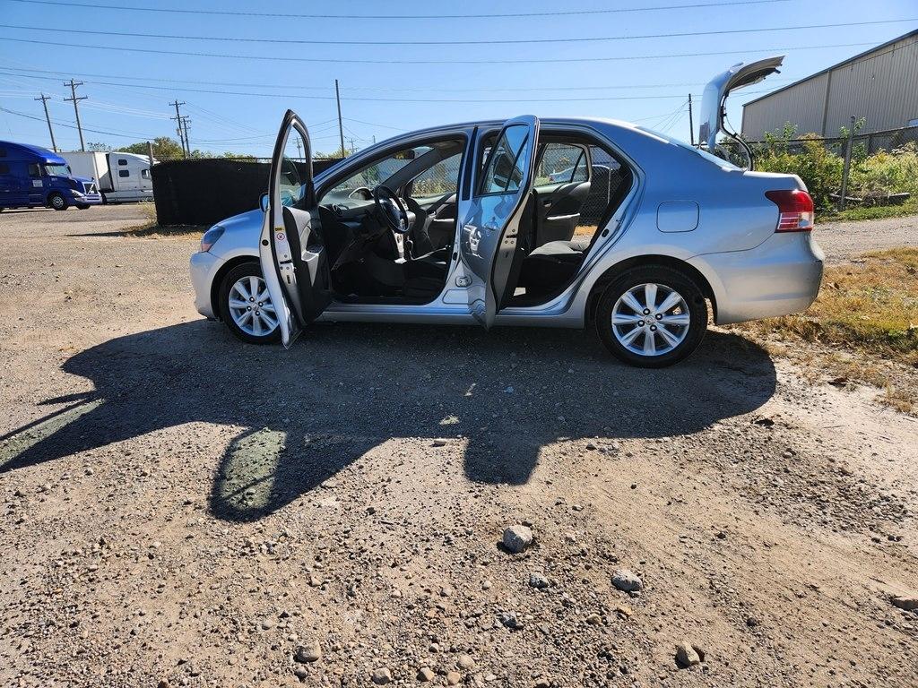 Toyota Yaris Sedan 4-Speed AT 2009