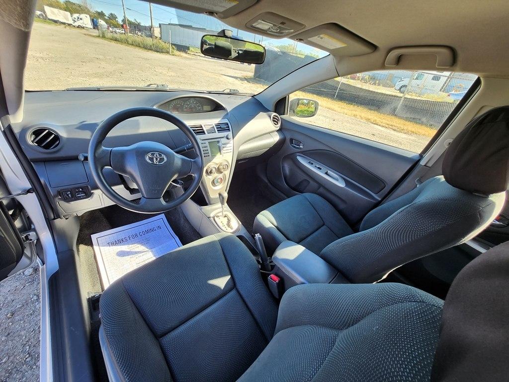 Toyota Yaris Sedan 4-Speed AT 2009