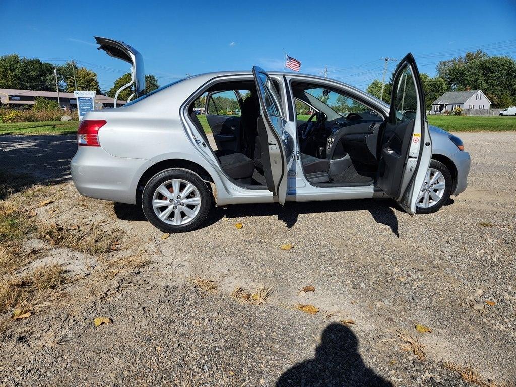 Toyota Yaris Sedan 4-Speed AT 2009