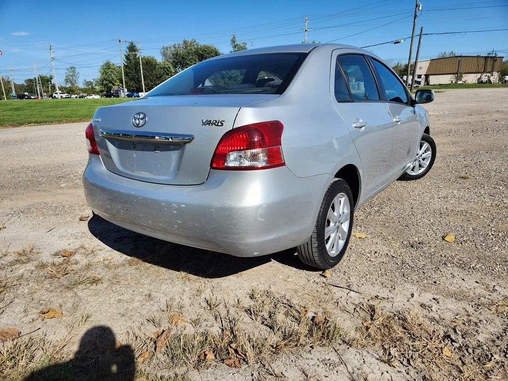 Toyota Yaris Sedan 4-Speed AT 2009